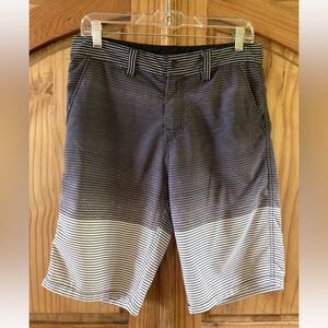 Men’s Distortion black gray white stripe hybrid athletic Bermuda shorts size 30